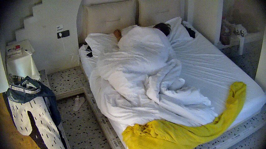民宿酒店 9-13 异地恋情侣 男生化身种马 直接搞了三炮 还把女友拉到窗边趴着 配图4