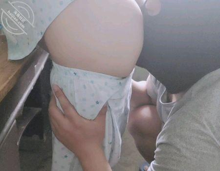 ［原创实拍］母子乱伦从厨房开始舔弄最后在卧室内射 - 老宋论坛-老宋论坛