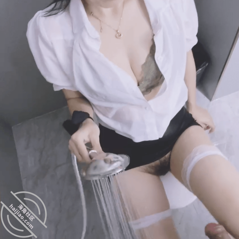 20 带妹妹去酒店找刺激！白丝妹妹湿身诱惑谁能忍得住！不小心内射了一半！ - 老宋论坛-老宋论坛