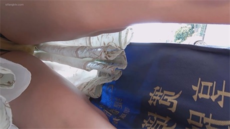 爆款推荐公交站极致抄底！多位紧致蜜穴少妇被疯狂视奸，包臀裙OL玉足高跟特写，射满 配图10