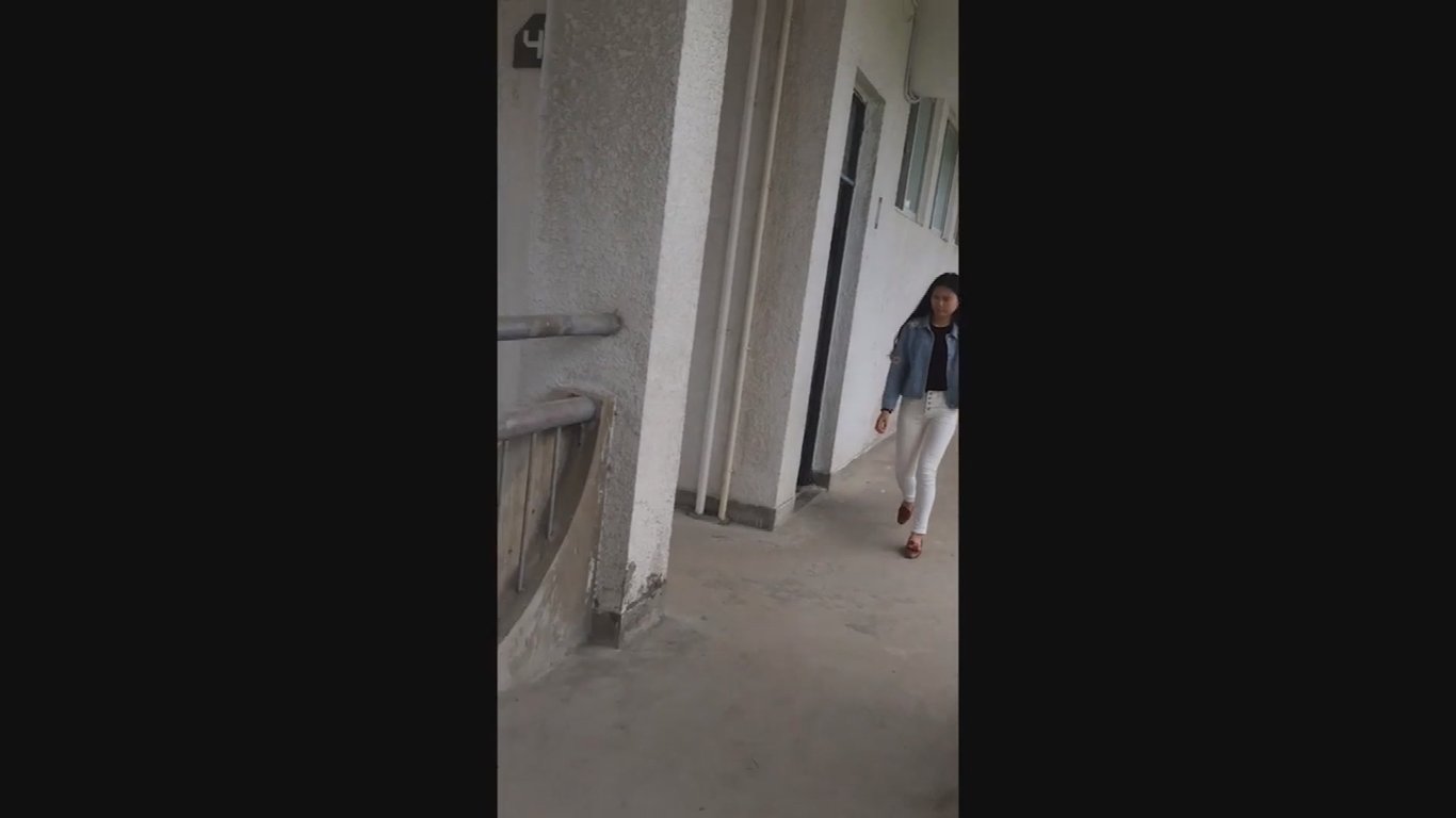 厕拍大神潜入湖南某师范学院教学楼女厕偷拍学妹尿尿高清无水印版 配图21