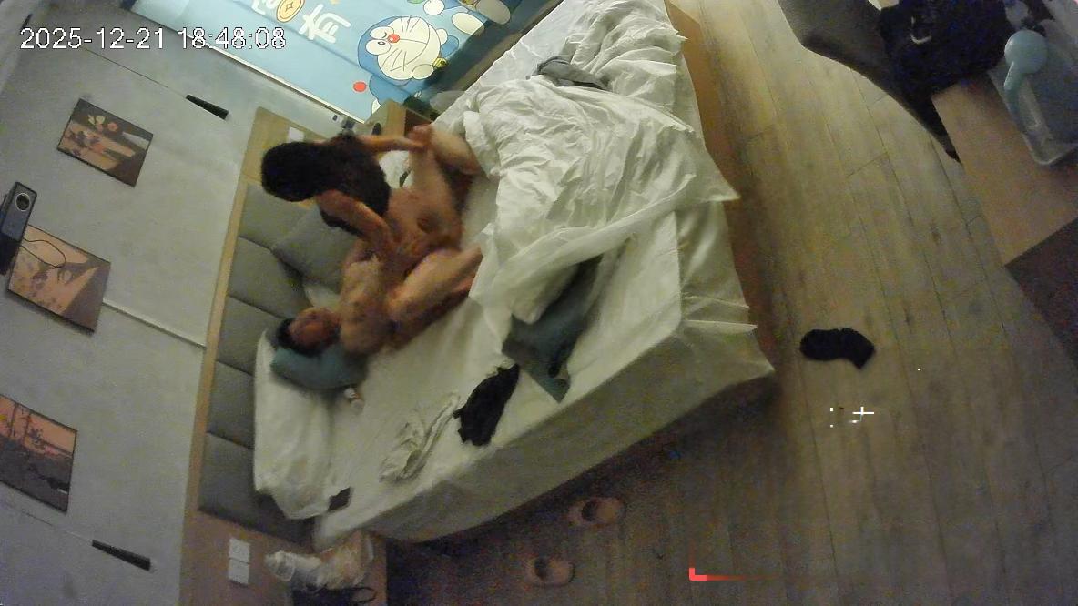12-21流出乐橙酒店偷拍模特身材美女被性欲很强的男友连续干了几炮呻吟给力 配图16
