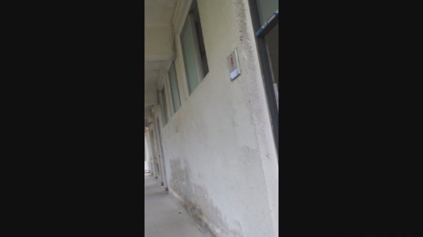 厕拍大神潜入湖南某师范学院教学楼女厕偷拍学妹尿尿高清无水印版 配图3
