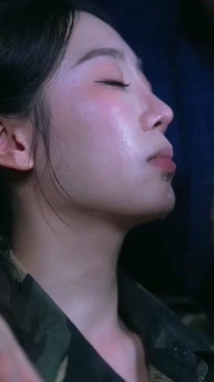 【AI短剧】『我在荒岛称王』第1-2集 短剧魔改窈窕空姐美女特工通通拿下！ 配图34