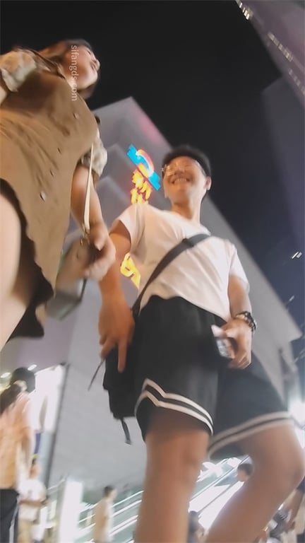 ❣️极致诱惑❣️【街头极品抄底】修长玉腿美足特写，饱满粉嫩蜜穴，紧致翘臀后庭，龟男爽翻天1V视频-老宋论坛