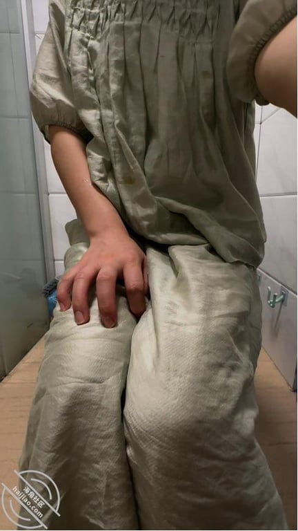 62. 骚姐姐卫生间自拍掰逼、撅大屁股勾引我-老宋论坛