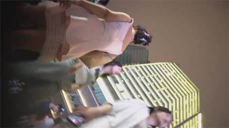 爆款推荐【街头抄底】极品紧腿少妇，白嫩骚穴微露，观赏欲爆棚1V 配图4