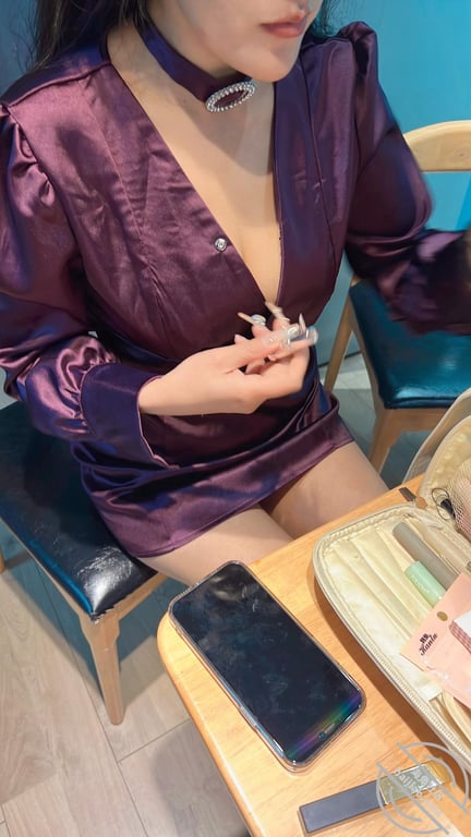 姐夫刚出门,姐姐就被我揪着头发按在沙发上爆操,紫色果然有韵味~ - 老宋论坛-老宋论坛