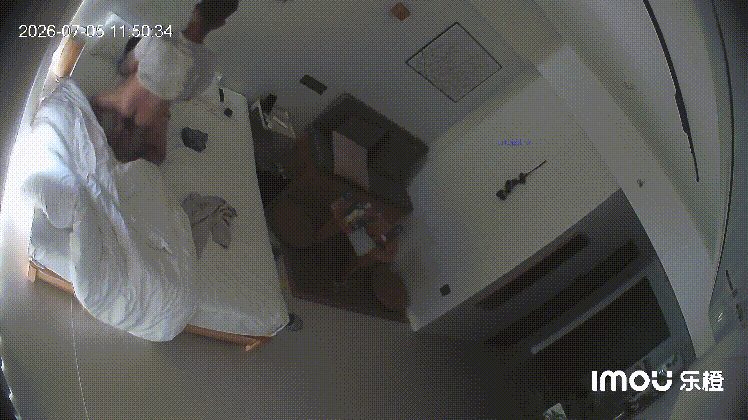 7-5流出乐橙酒店偷拍小伙半夜幽会情人畅饮强爽啤酒后入美艳少妇 配图3