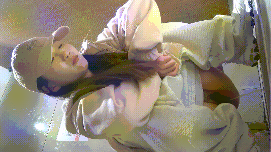 酒吧女厕全景偷拍几位高颜值嫩妹各种极品小黑鲍鱼 配图14