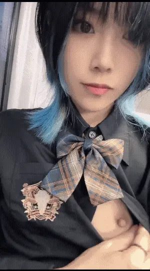 ⭐⭐【禁忌泄露】安徽短发骚女全脸曝光 爱心纹身小腹被极致调教 电脑桌下打游戏边口 配图6
