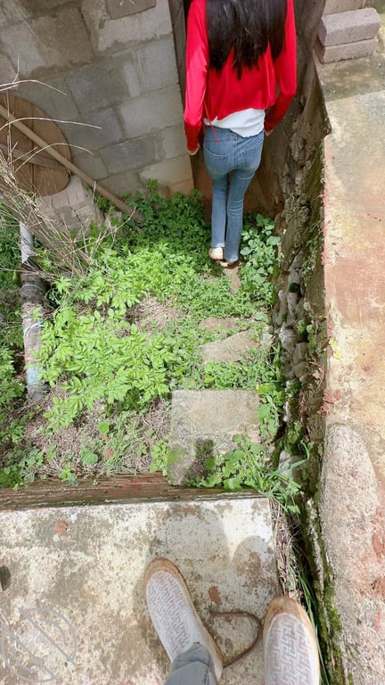 （原创51）没办法只能叫女儿在旱厕里给我吃一下鸡巴解解馋了 配图13