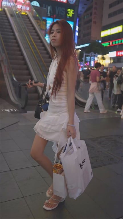 ❣️推荐❣️【步行街抄底】骚逼嫩妹,肉丝白内,玉足特写,塞这么大块卫生斤,量这么大吗1V-老宋论坛
