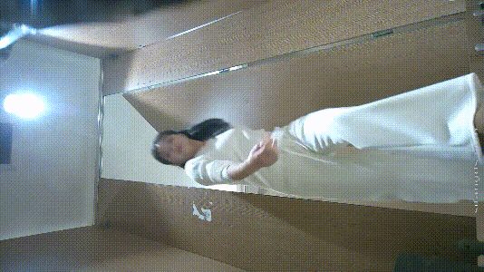 商场女厕全景偷拍多位美女各种极品小黑鲍完美展示 配图3