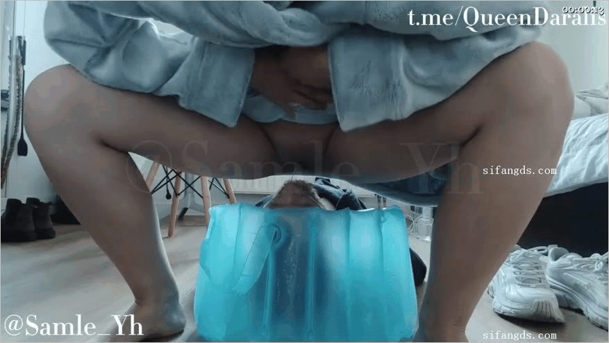 【SM调教】【Queen_D】国内女主找了国外男友开始是调教男奴 足交手交 四爱 配图3
