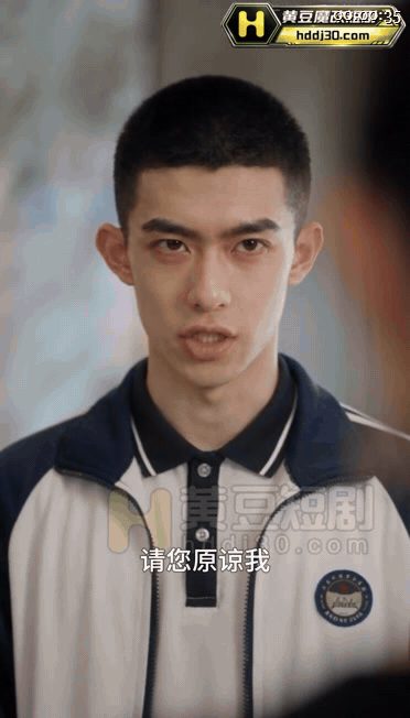 【AI短剧】《母子同欢》EP1-7集预告，同学的妈妈主动用身体补偿儿子！穿着紫色 配图6