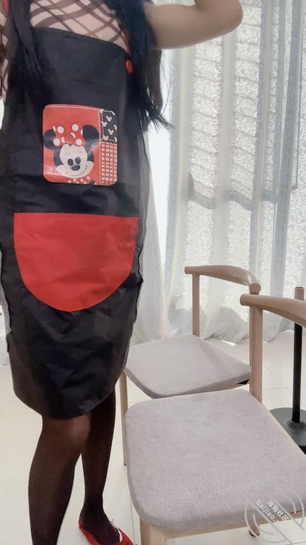 （原创91）女儿厨房的诱惑，猝不及防拉住女儿在椅子后入嫩穴。 - 老宋论坛-老宋论坛