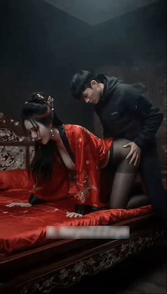 【AI自制小短剧】《南山古宅的倩影》第1集与女鬼云娘激情过后，又艳遇美少妇！ 配图3
