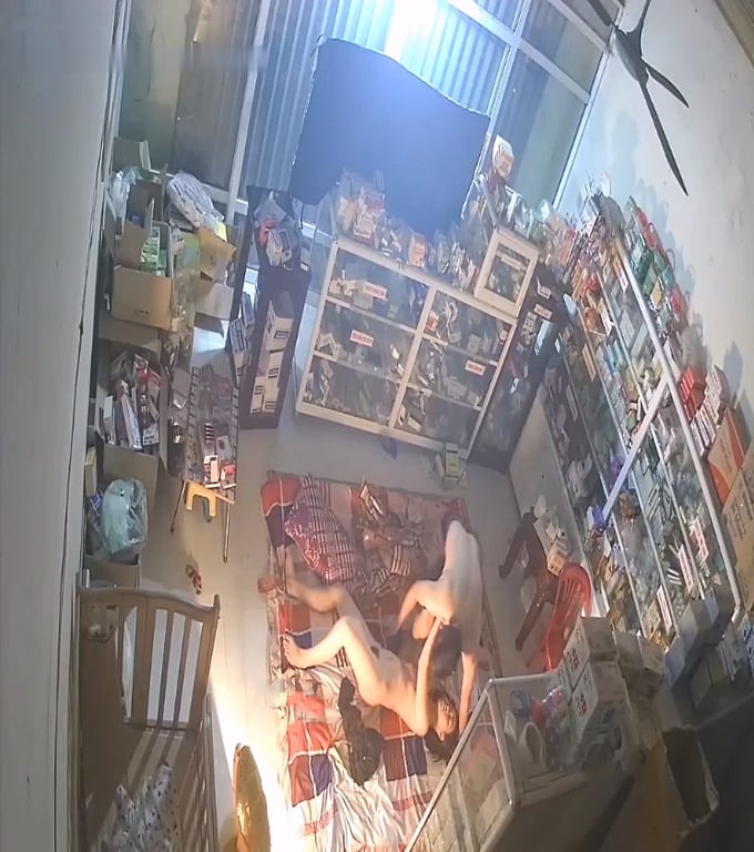 《居家摄像头破解》小夫妻关了店门打地铺玩69各种姿势啪啪 - 老宋论坛-老宋论坛