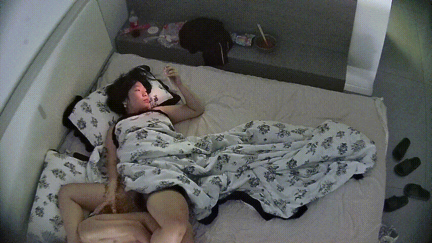 ⁸¹ 大学城 8-18 极品巨乳肥臀小美女 都赤裸相对了 屌给撸逼给摸就是没操上 配图9