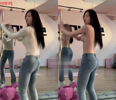 【AI脱衣】听听-网红脱衣---绝美背影，镜子里反射出的蜜桃臀曲线太色了！氺 配图2