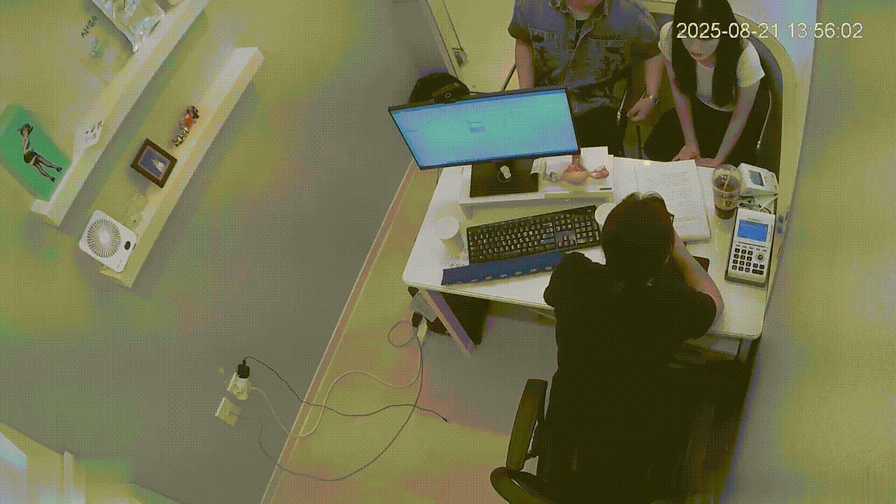 黑客破解医院手术室监控偷拍几个颜值美女做流产手术抱着小熊解压 配图7