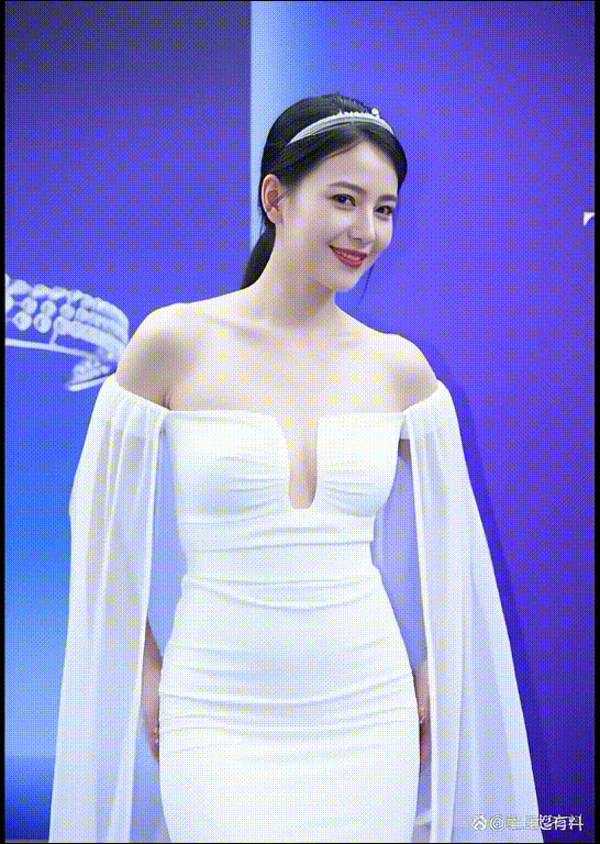 【AI脱衣】古力娜扎 佟丽娅 哈妮克孜 高圆圆 郝蕾骚货女星被搞大肚子继续陪金主 配图6
