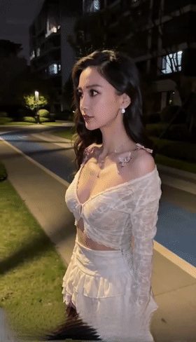 【AI自制小短剧】《催眠手机》杨颖使用高科技将女神天宝轻松拿下 第一人称视角！ 配图2