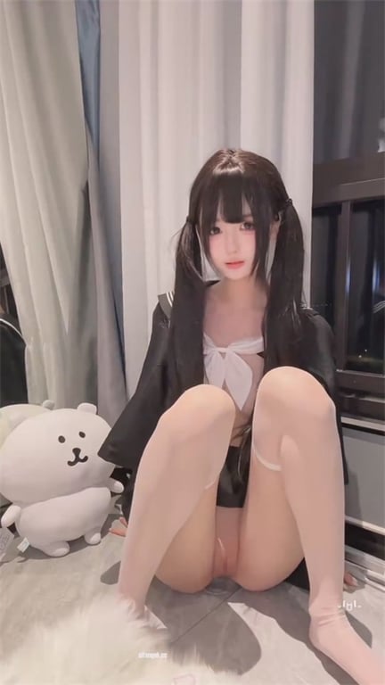 推荐抖音20岁颜值嫩妹【季雨】极品萝莉，粉奶无毛粉穴， 配图13