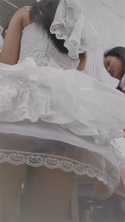 爆款推荐【商场偷窥】极品邻家小骚妹，淑女装下春光无限，透气内裤散发的诱人骚味，龟 配图11
