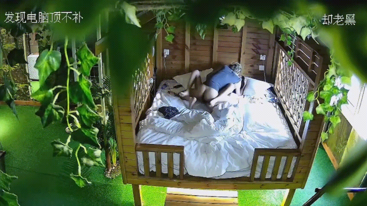 酒店稀有绿叶房偷拍瘦猴黄毛小伙和颜值女友各种姿势做爱无水印原版 配图2