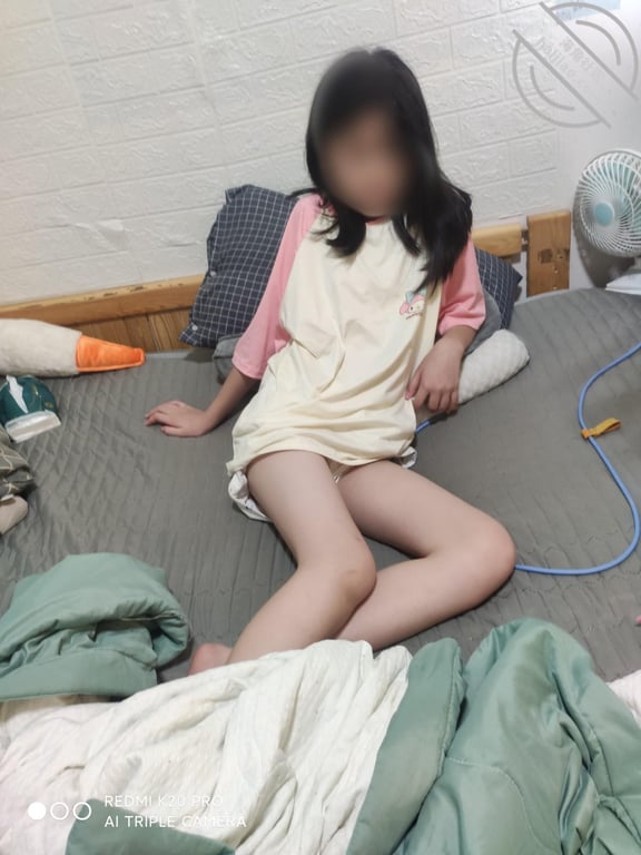 【原创女儿已成年白虎】撩起女儿的衣服亲口为她按摩 - 老宋论坛-老宋论坛