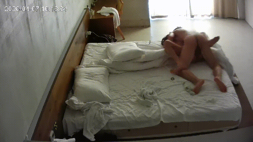 街头邂逅极品小美女！颜值身材一流 小奶子可爱不晃 女上位狂摇臀 被男友连续内射两 配图4