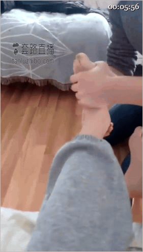 ㊙【SM调教】【罗宾女王】弄死狗子他妈的/沉浸式舔脚 帆布鞋棉袜原味脚2V 配图2