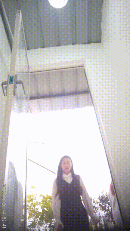 街边女公厕真实偷拍多位女性大小便⑵，特写后位双洞同步露脸，鲍鱼菊花近在咫尺，视觉 配图3