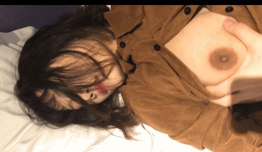 ⭐⭐【原档泄密】广西颜值美女酒红CK卫衣在公厕洗手台被从后面站着狠操盯着镜子浪叫 配图7