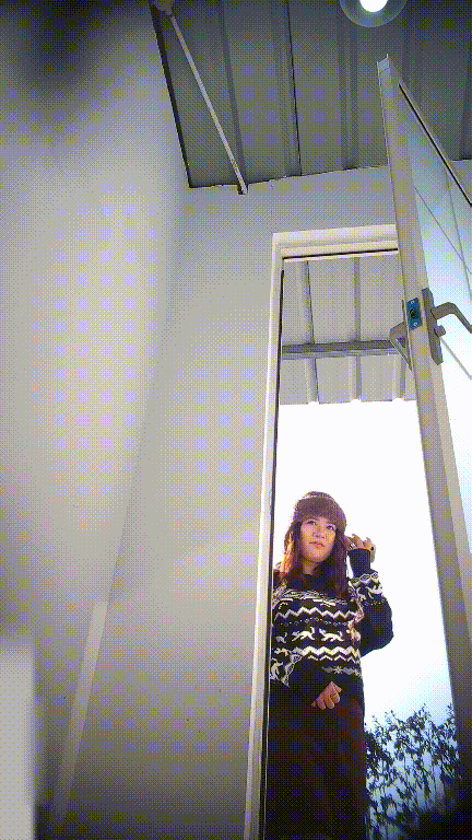 美女如云街边女公厕真实偷拍多位小姐姐方便还有换衣的，同步露脸⑵ 配图4