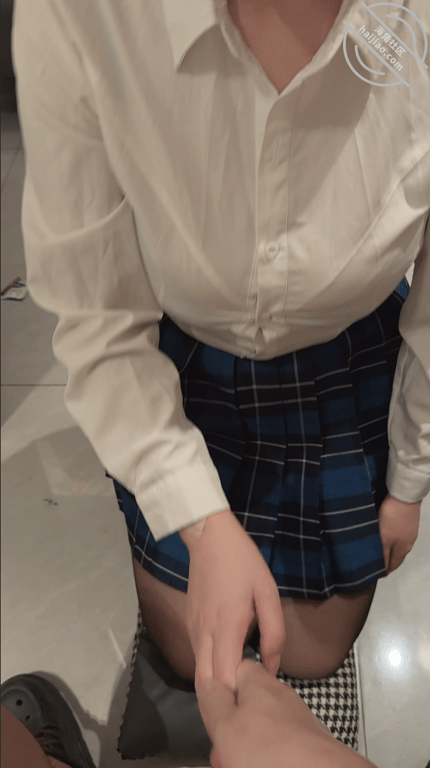 趁着老公出门去买菜,我被他的兄弟按在卫生间里爆操! 配图11