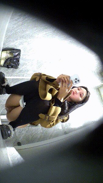 酒吧女厕全景偷拍多位美女各种极品小黑鲍 配图11