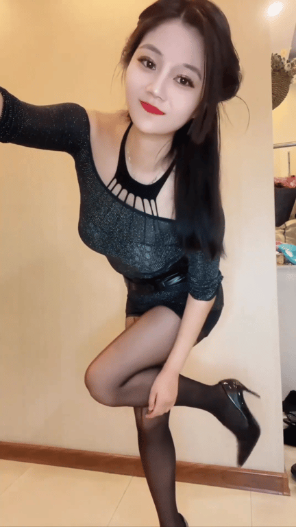快手6万粉反差御姐小歪宝｜性感脱衣舞＋指尖探秘，粉嫩私密处大特写，10V欲罢不能 配图13