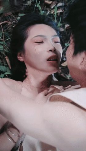 【AI脱衣】魔改短剧《破咒师》第12集  楚雪不好好干活 躲家里自慰 得好好收拾 配图1