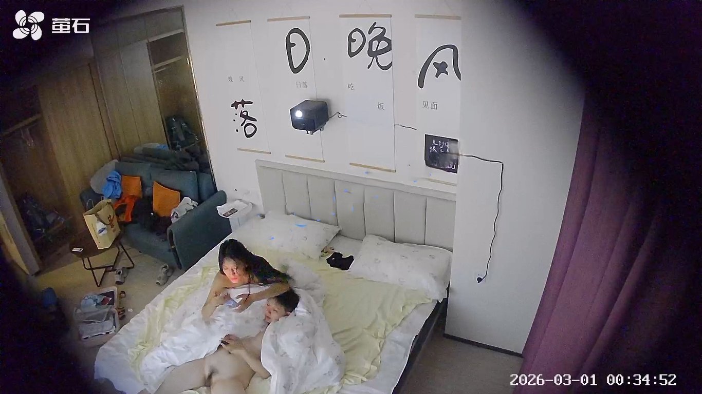 女同开房激情缠绵 突遇隐藏摄像头惊恐尖叫欲火焚身 配图8