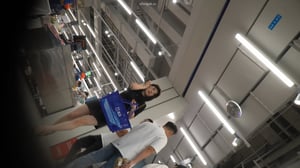 （空城原创）❤️豹纹细跟鞋踩出极致诱惑！短裙小少妇超市长腿晃荡，黑色窄内紧贴翘臀，性感值直接爆表！ - 老宋论坛-老宋论坛