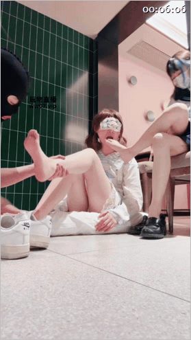 ㊙【SM调教】【玉子】奶皇调教欣欣母狗欣欣的奴下奴在旁边跪着犯贱奶皇玩母狗母狗抽 配图1