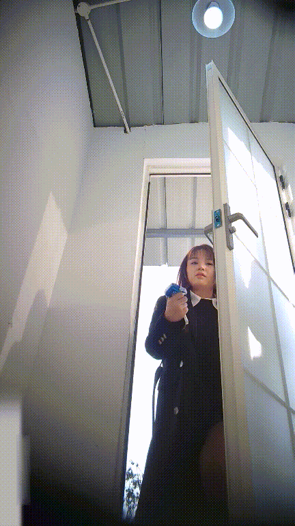 ⚫️美女如云街边女公厕真实偷拍多位小姐姐方便，近景特写后位双洞清晰可见，同步露脸⑷-老宋论坛
