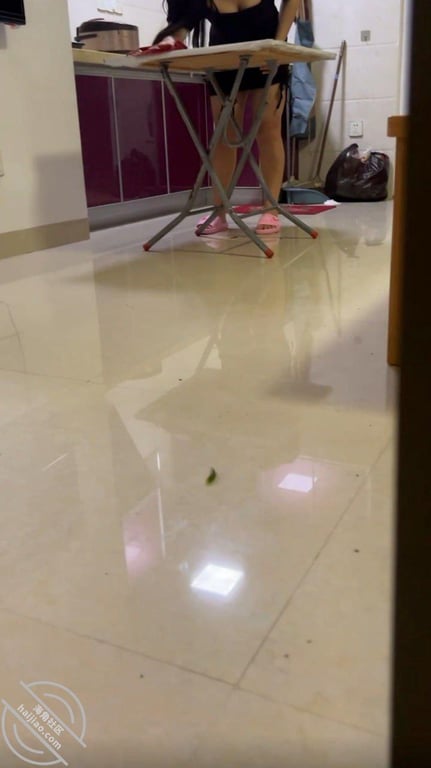 【金币福利贴】老爸接到电话去工地加班，母子两人下一秒就在家激情上演活春宫 - 老宋论坛-老宋论坛