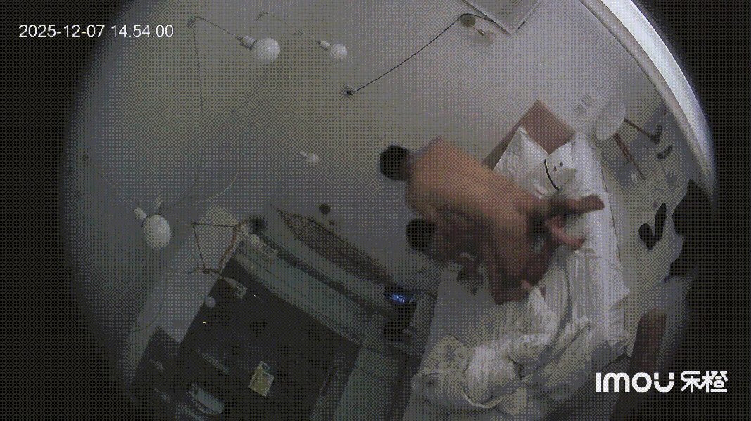 12-7乐橙酒店偷拍流出极品模特长腿女友被男友疯狂急速打桩，爽到全身颤抖高潮迭起 配图11