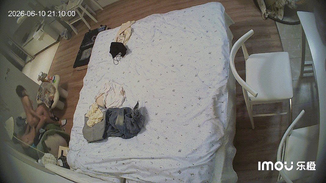 【重磅流出】乐橙酒店偷拍：双马尾软妹一进门就被饥渴男友按在沙发7分钟狂插！年轻情 配图7