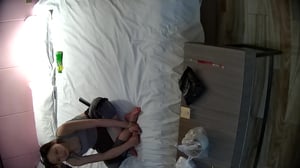 酒店偷拍流出！火辣运动少女与卷发男友激情缠绵，吃饭间隙直接床上开干高能日常❤️-老宋论坛