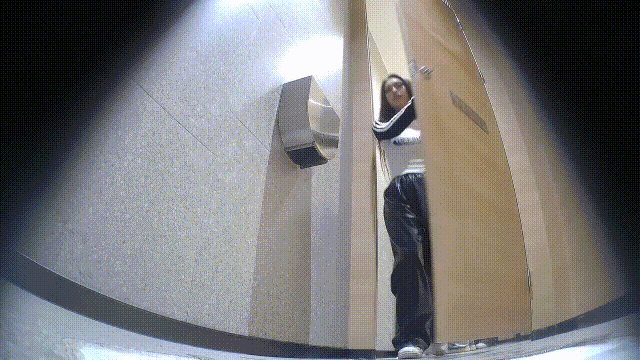 快餐店女厕真实偷拍，络绎不绝小姐姐来方便，脸穴同步，小美眉牛X，不拿纸用手擦逼 配图7